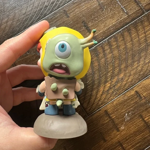 Popmart Figure - Picture 2 of 2